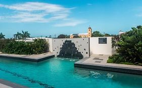 Modern Dual Key Apt W Pool In The Heart Of Mackay